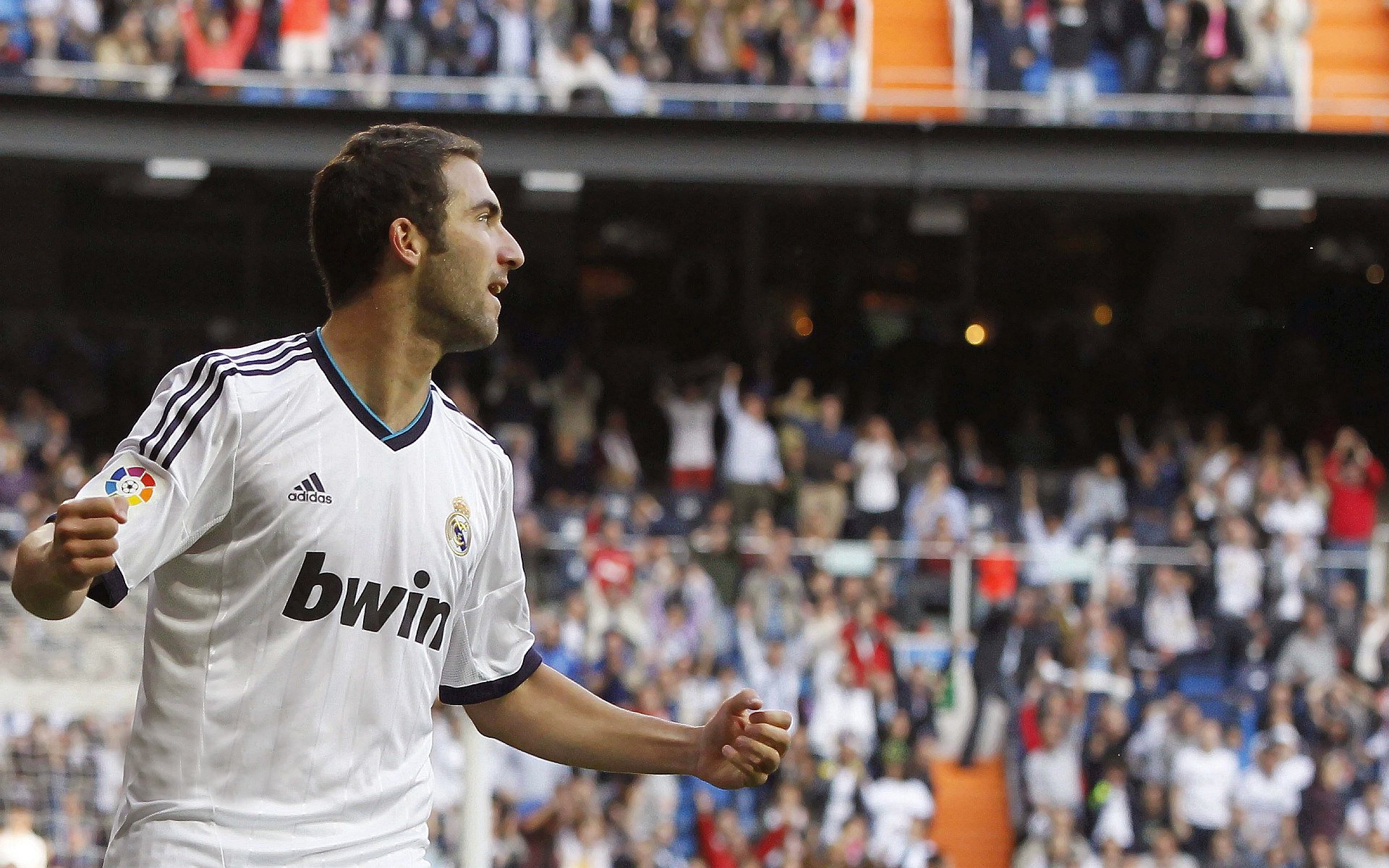 詹姆斯赛事官方发布战术调整新规，曼联争议不断！