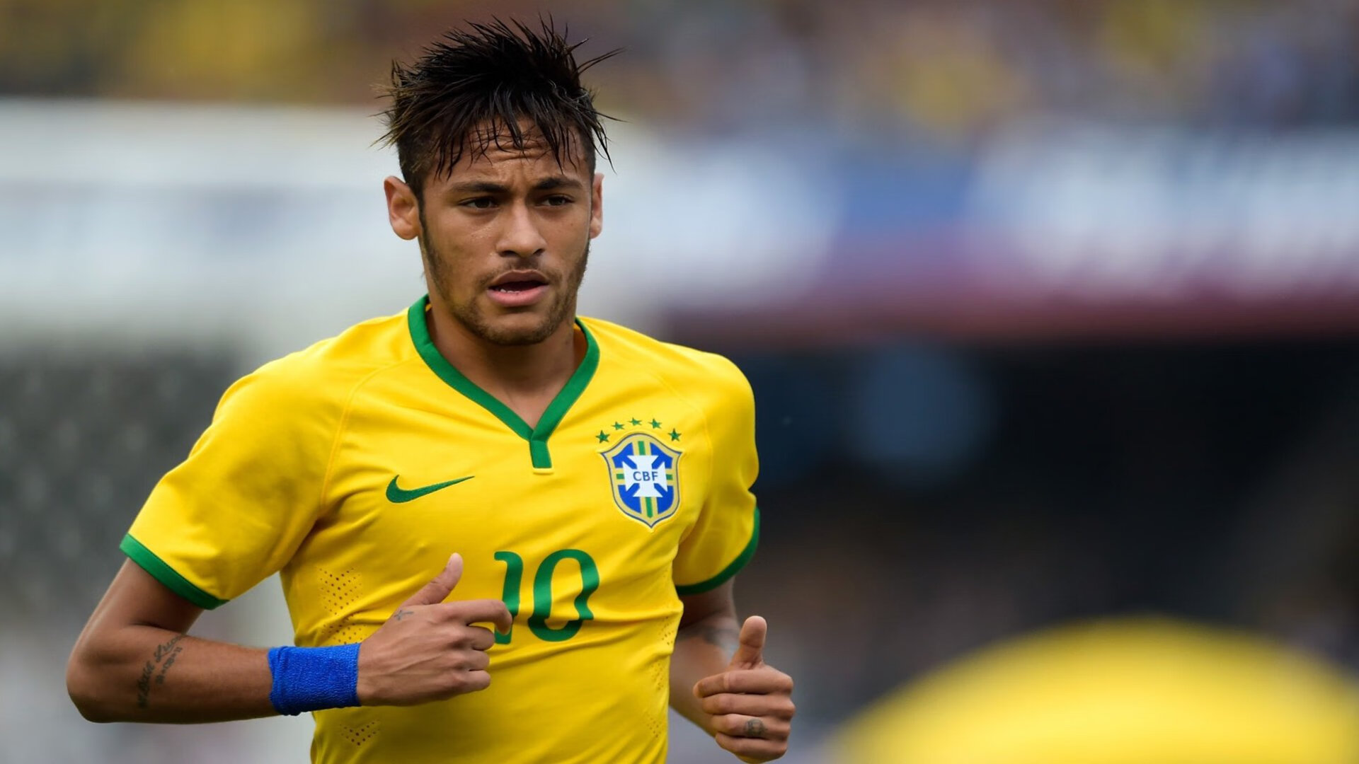 科维托娃重返赛场，败北首场状态出色，老鹰观众沸腾！上演精彩一战